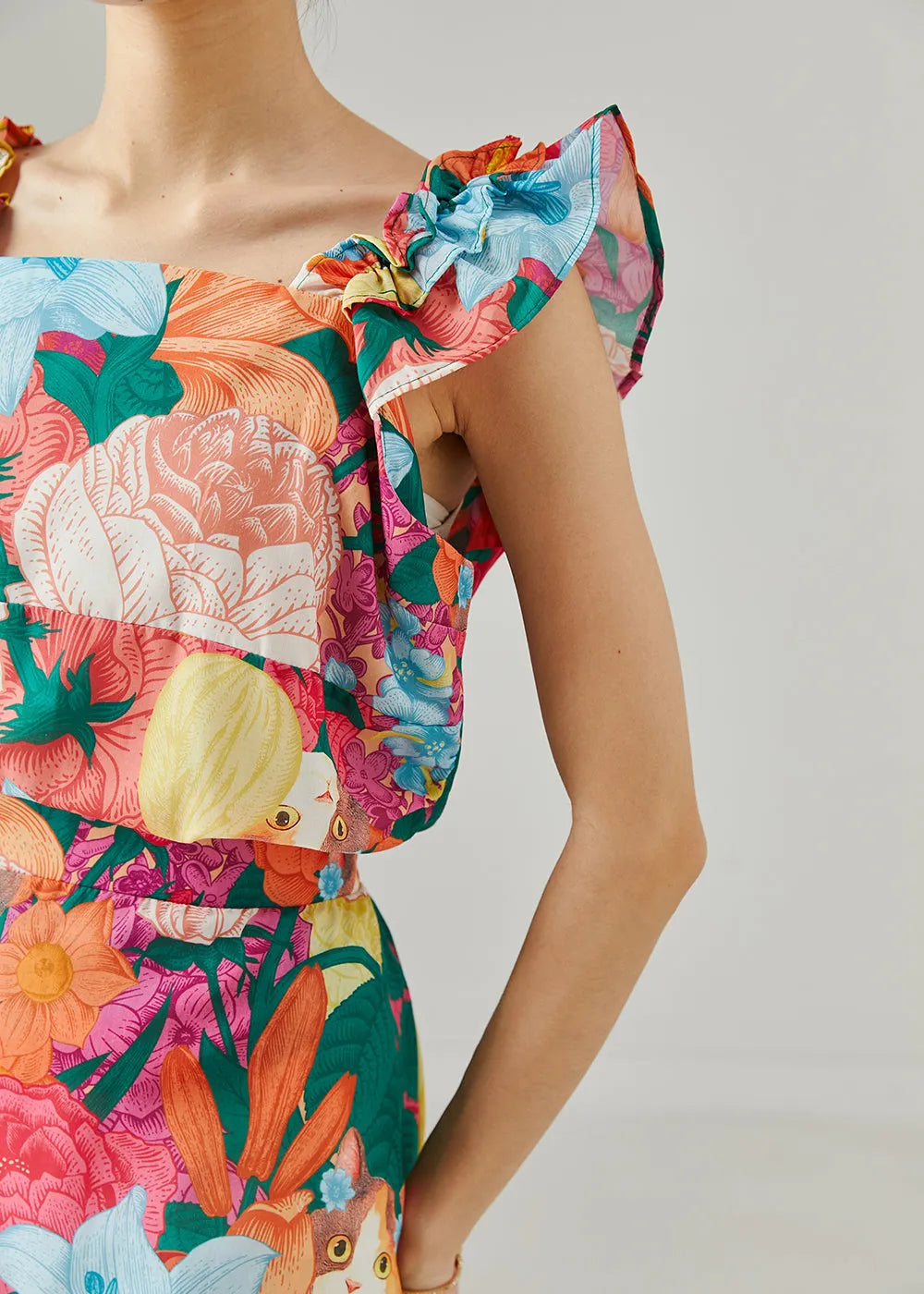 Gracefully Styled Dress for Any Occasion