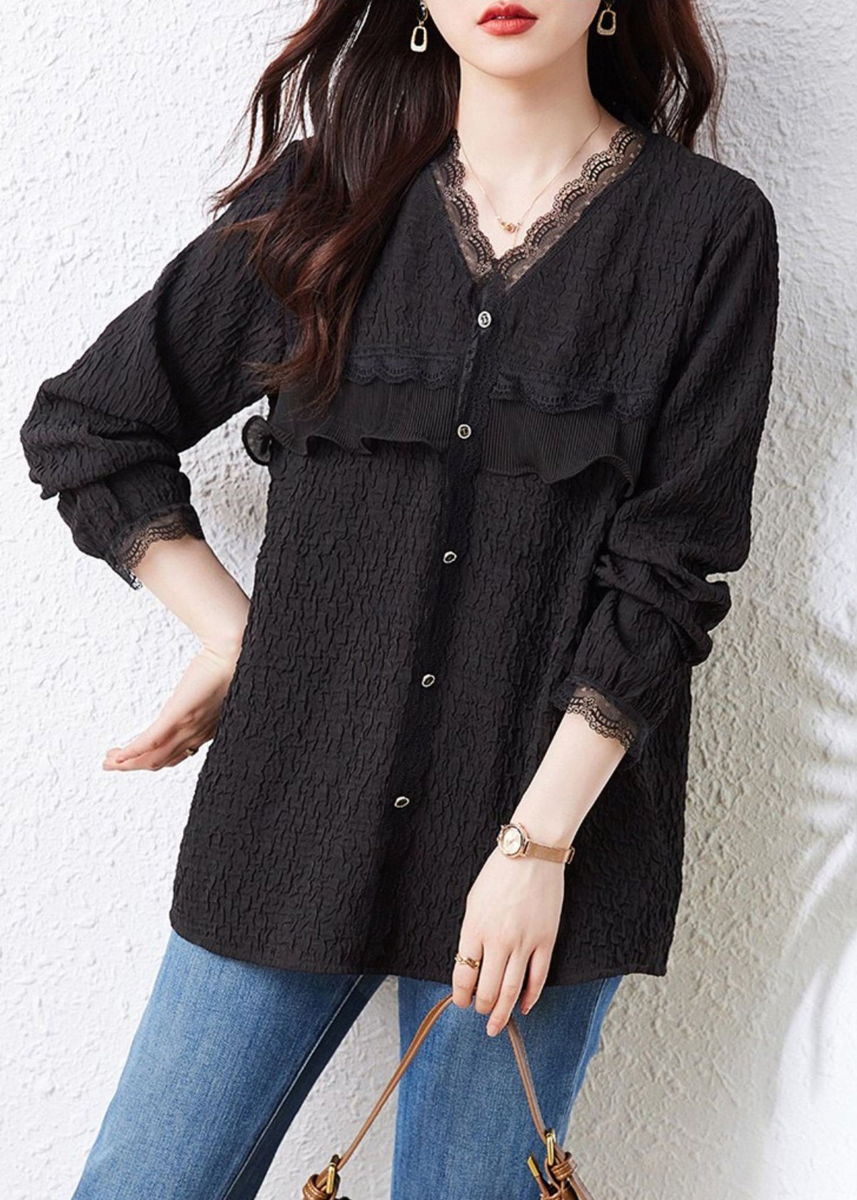 Well Tailored Top with a Graceful Silhouette