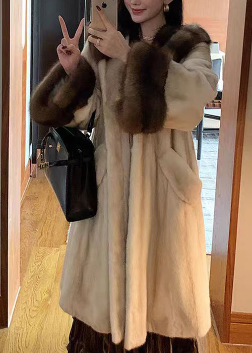 Effortlessly Elegant Coat with a Timeless Design