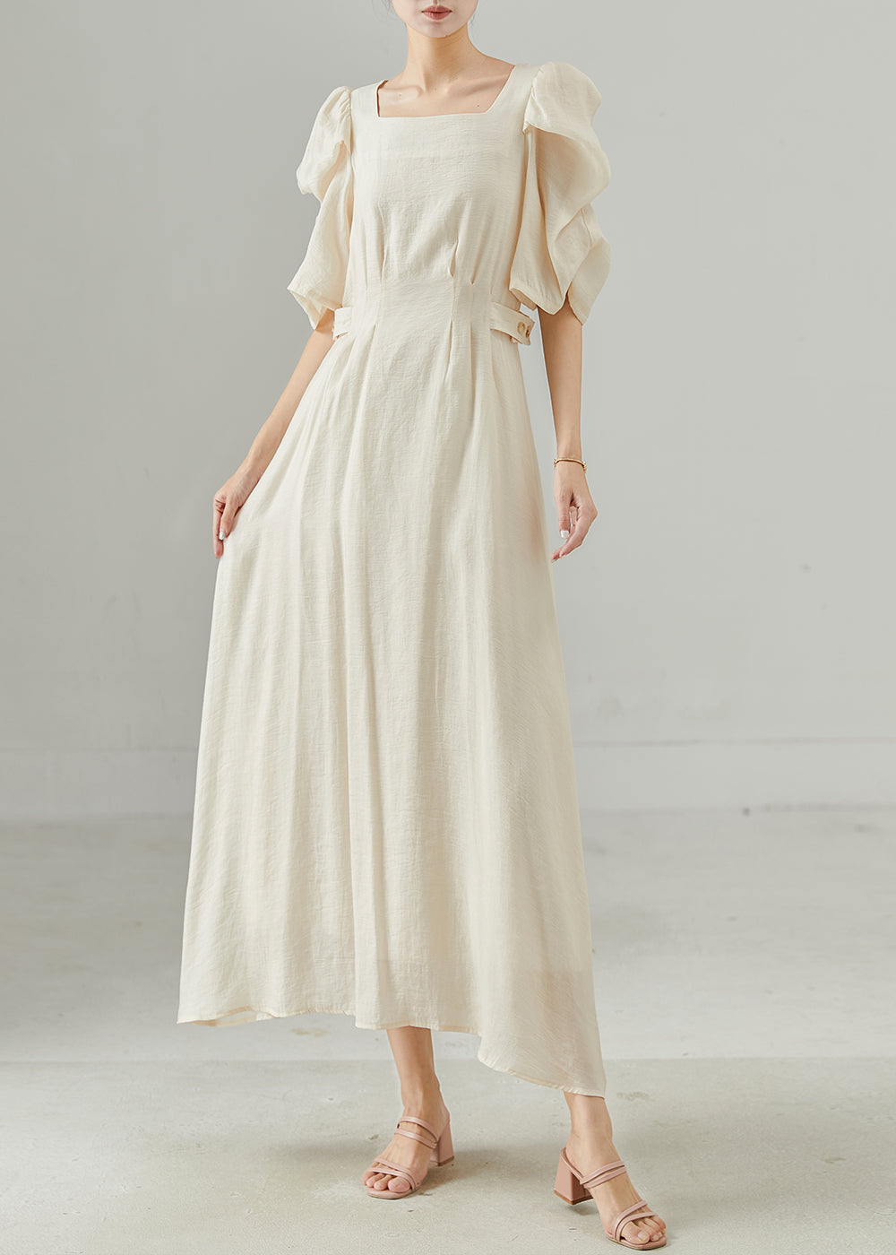 Beautifully Finished Dress in a Timeless Design