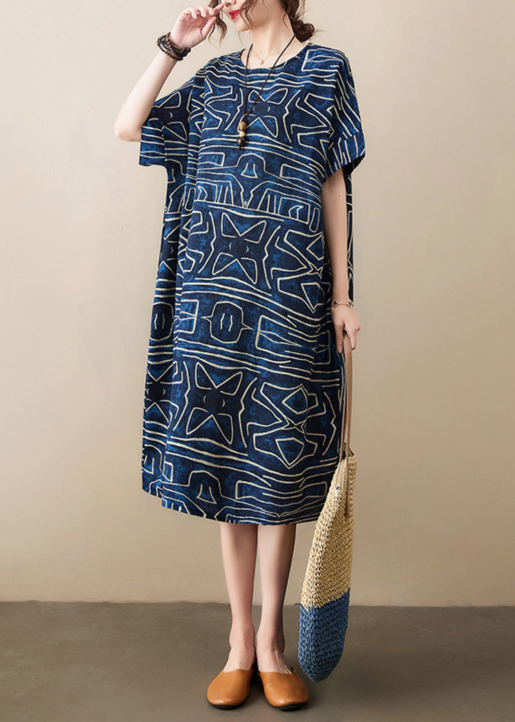 Effortlessly Elegant Dress with a Timeless Design