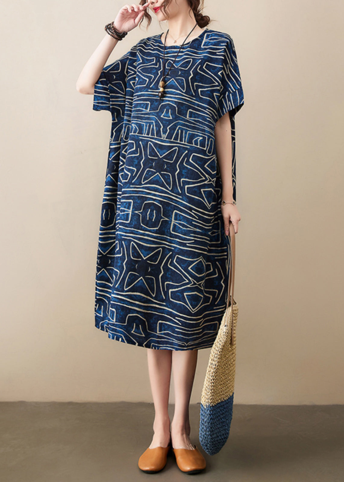 Effortlessly Elegant Dress with a Timeless Design
