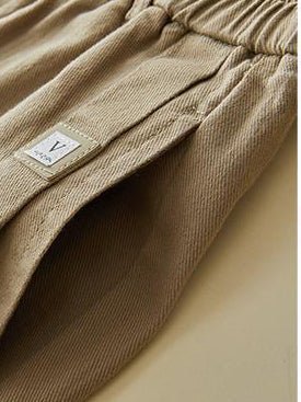 Effortlessly Elegant Pants with a Timeless Design