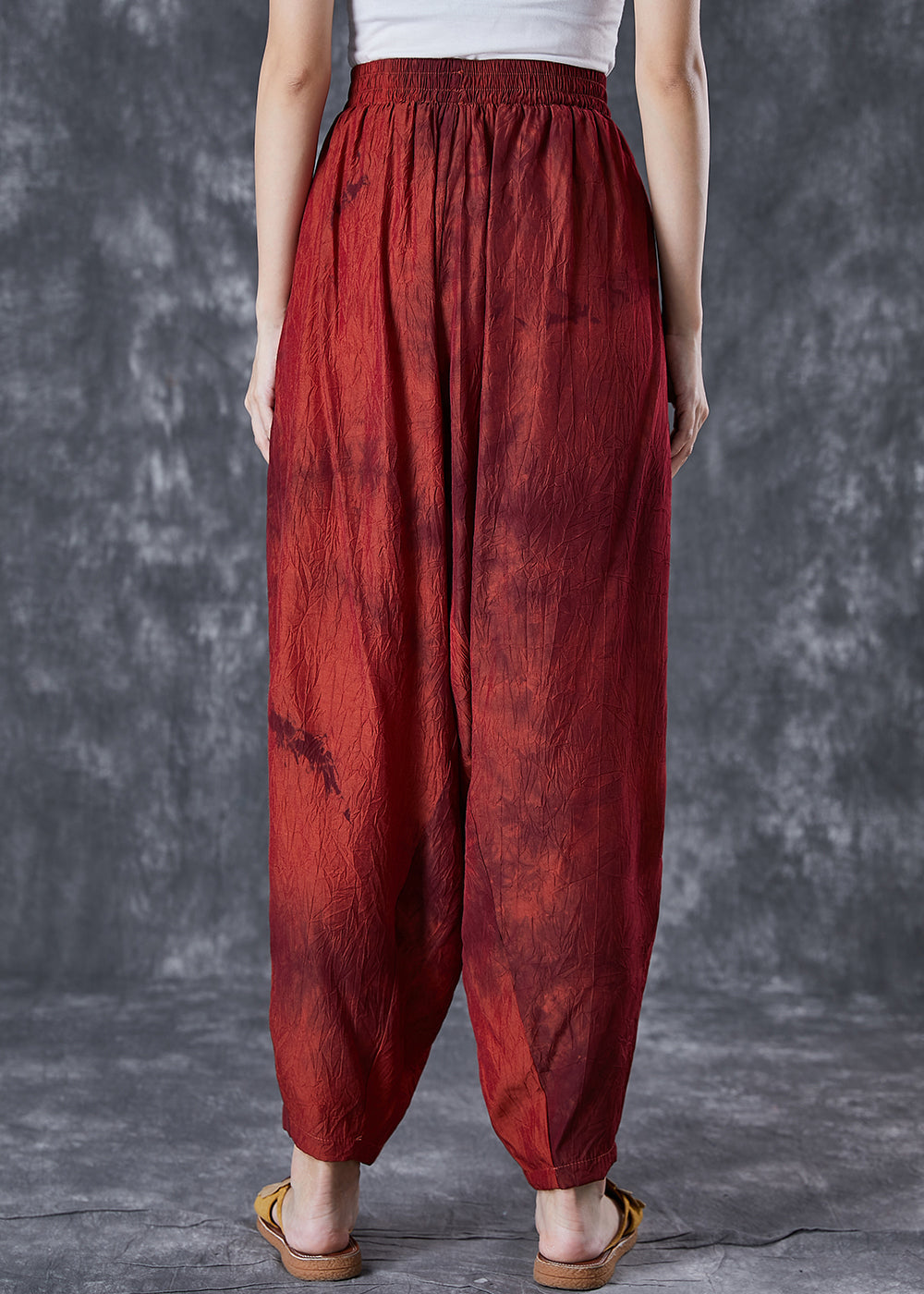 Well Tailored Pants with a Graceful Silhouette