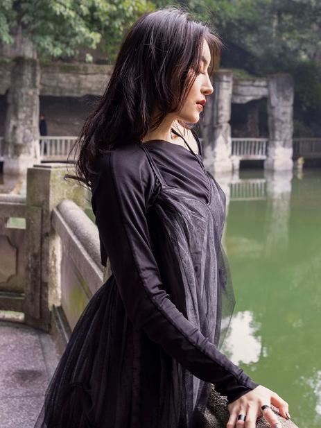 Effortlessly Elegant Garment with a Timeless Design