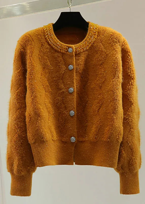 Well Tailored Sweater with a Graceful Silhouette