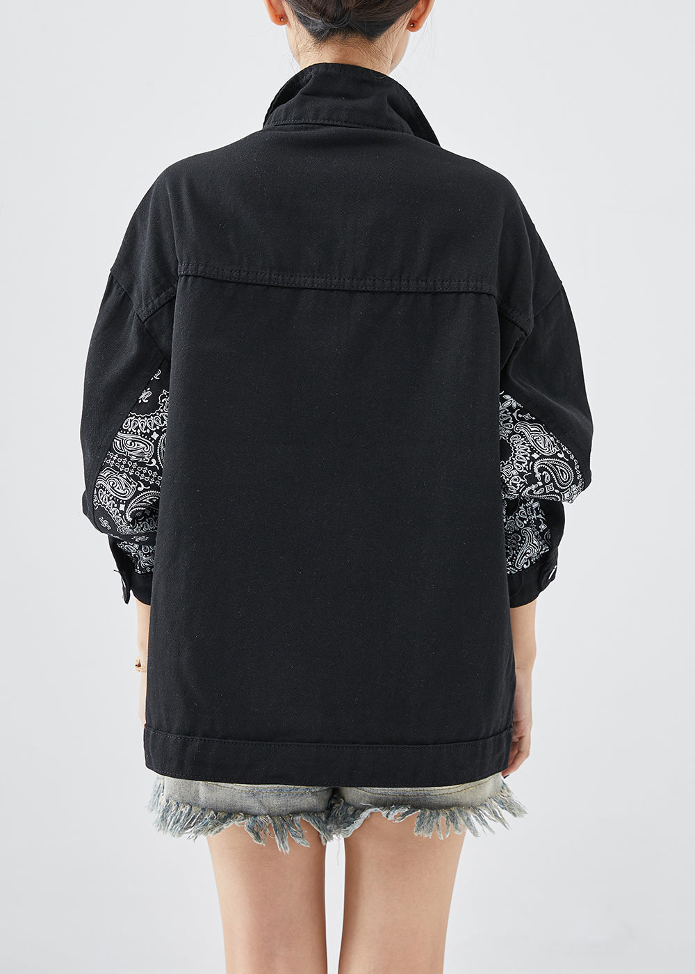 Effortlessly Elegant Coat with a Timeless Design