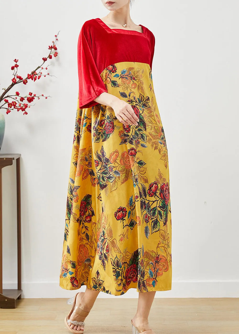 Beautifully Finished Dress in a Timeless Design