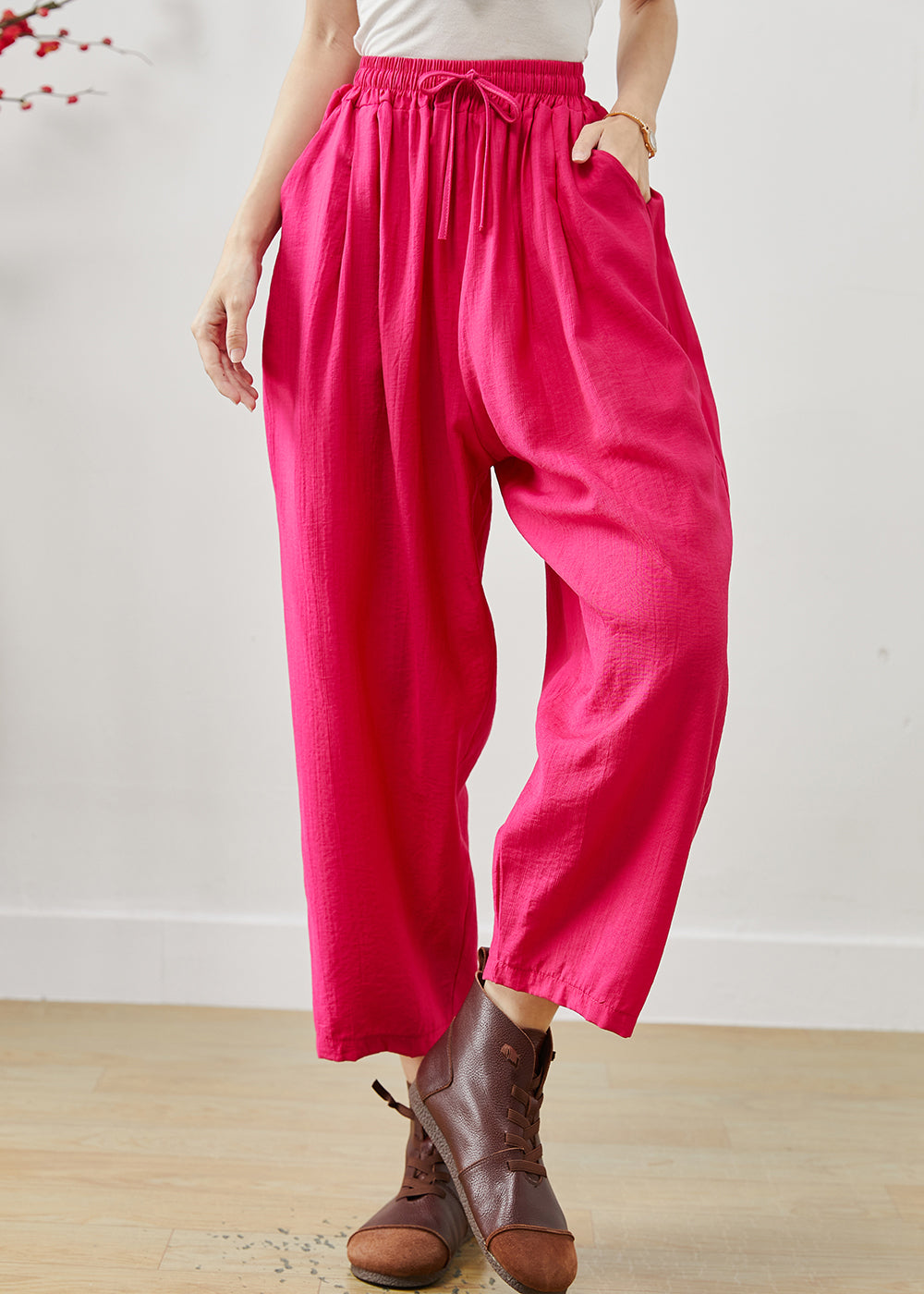 Effortlessly Elegant Pants with a Timeless Design