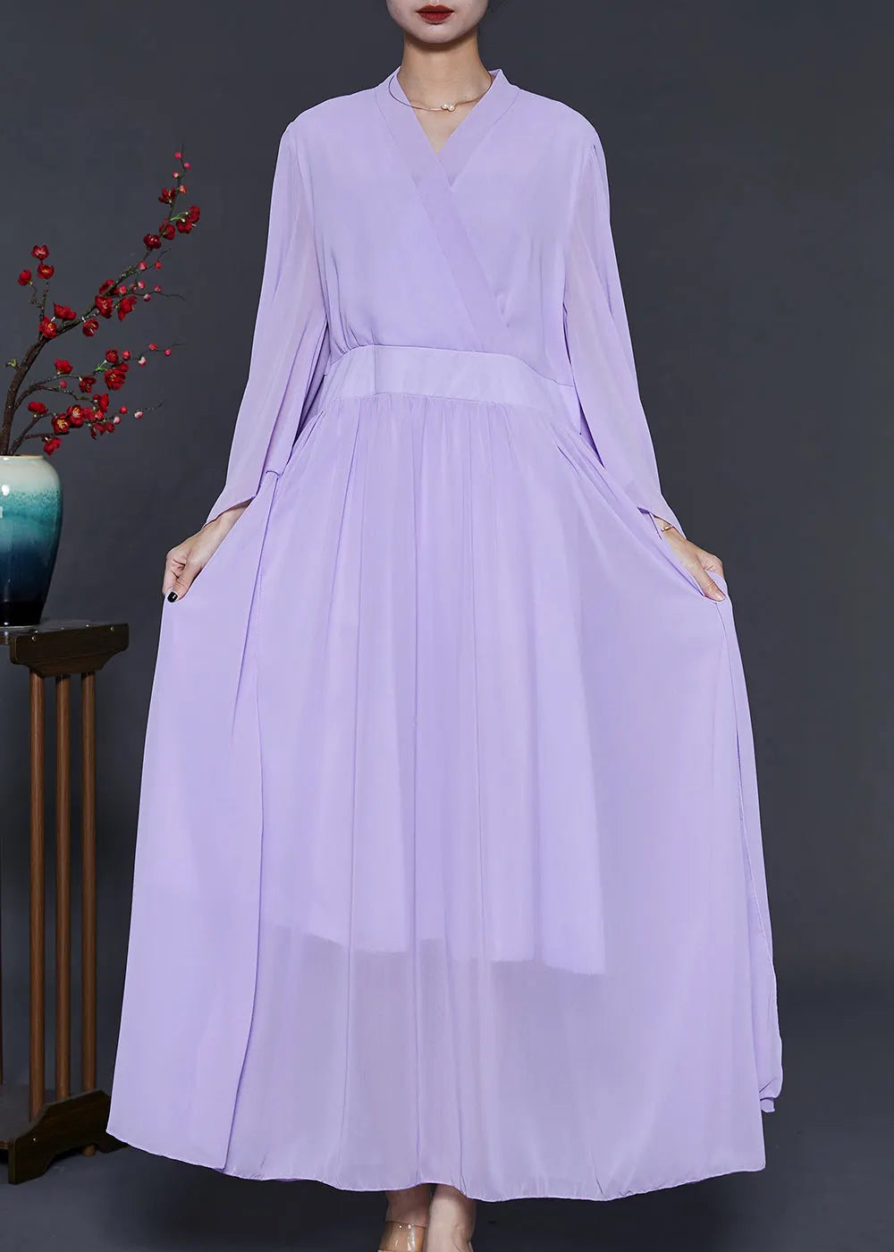 Beautifully Finished Dress in a Timeless Design