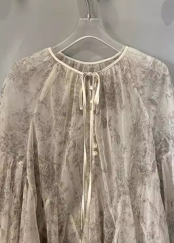 Well Tailored Top with a Graceful Silhouette