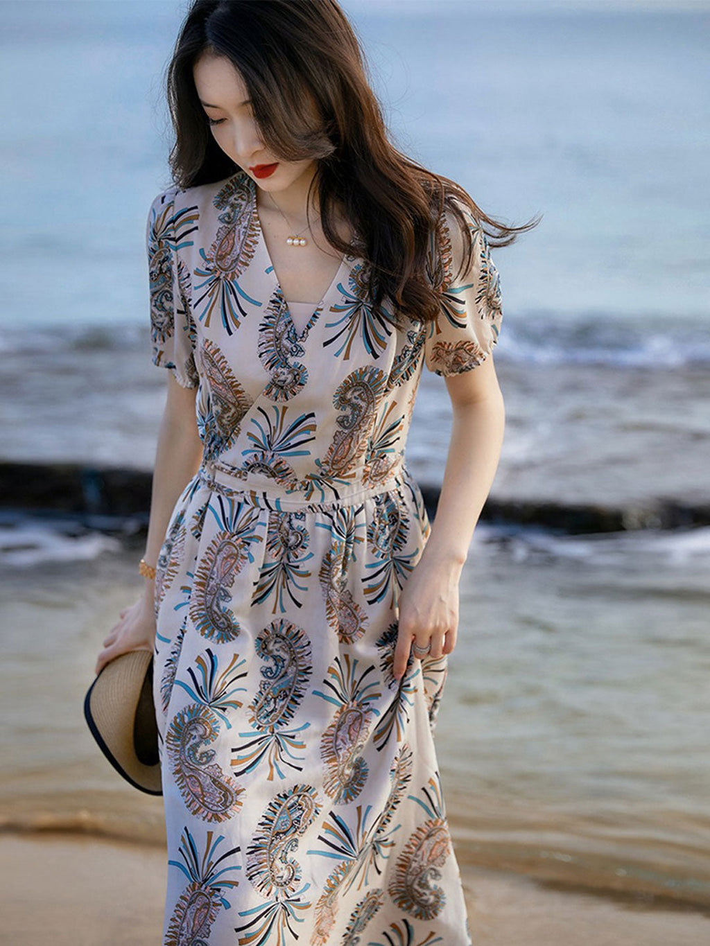 Well Tailored Dress with a Graceful Silhouette