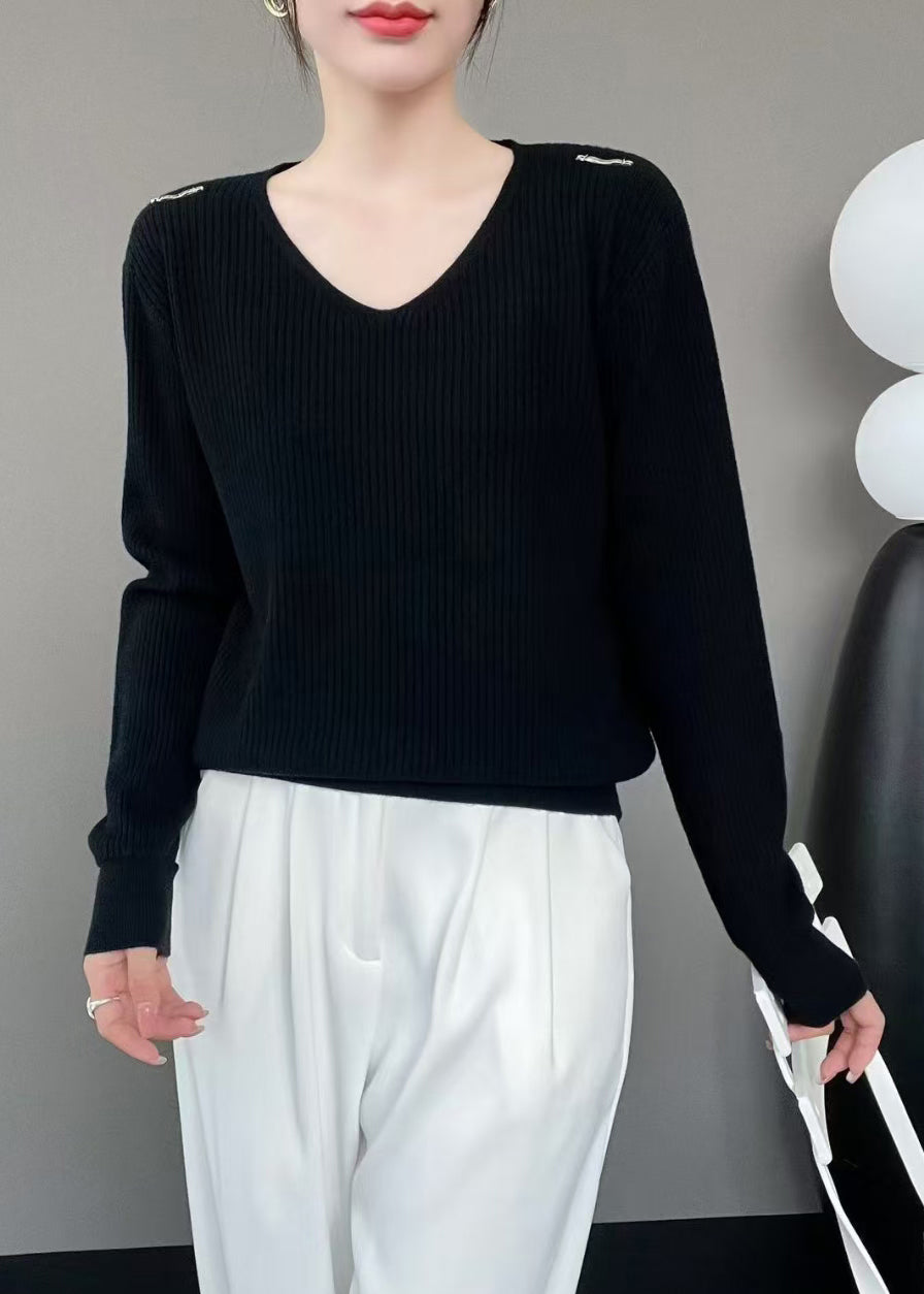 Well Tailored Sweater with a Graceful Silhouette