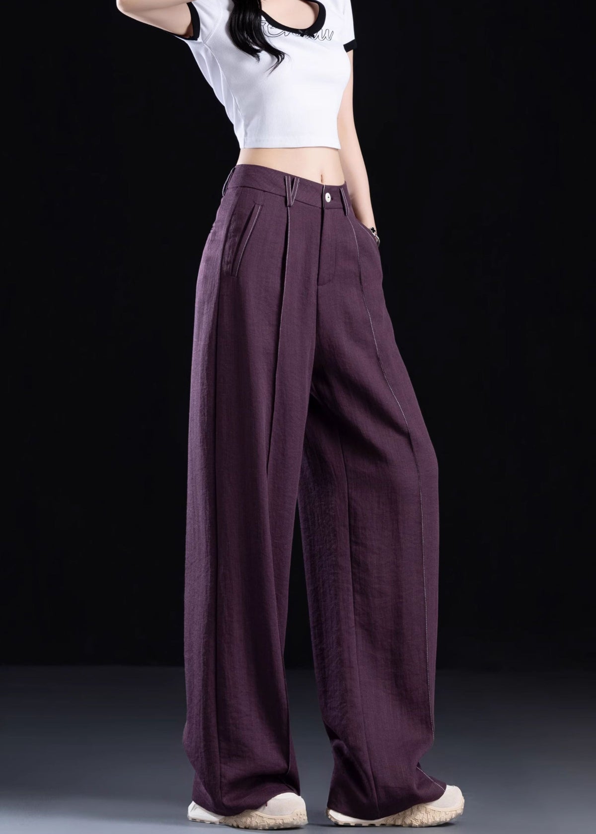 Effortlessly Elegant Pants with a Timeless Design