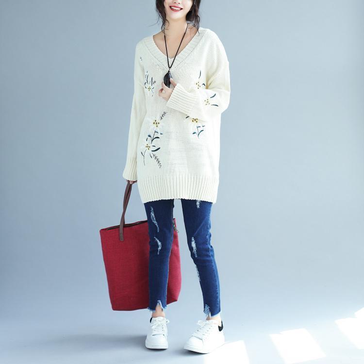 Effortlessly Elegant Sweater with a Timeless Design