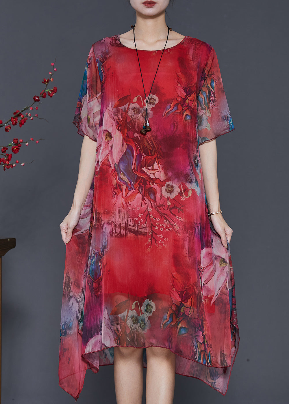 Beautifully Finished Dress in a Timeless Design