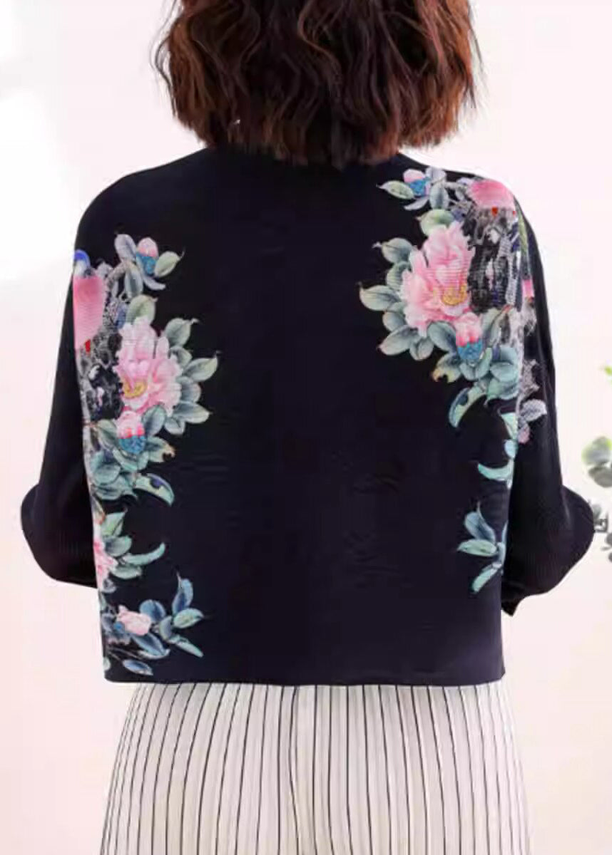 Effortlessly Elegant Top with a Timeless Design