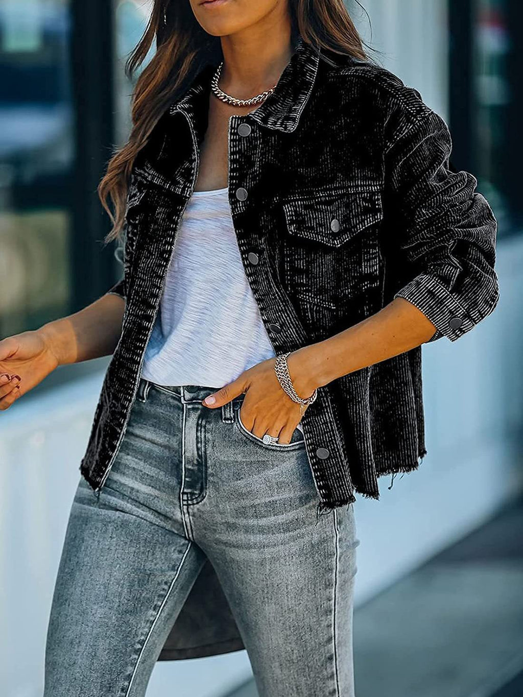 Effortlessly Elegant Jacket with a Timeless Design