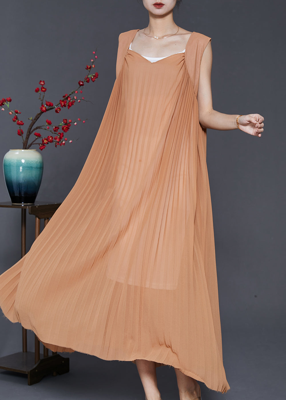 Beautifully Finished Dress in a Timeless Design