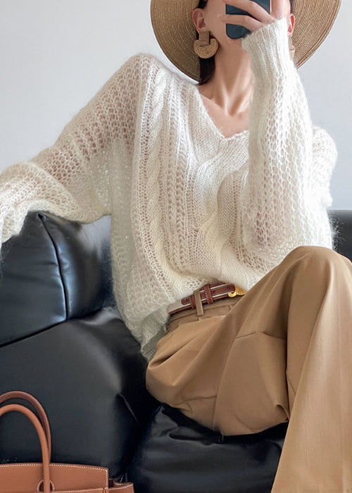Well Tailored Sweater with a Graceful Silhouette