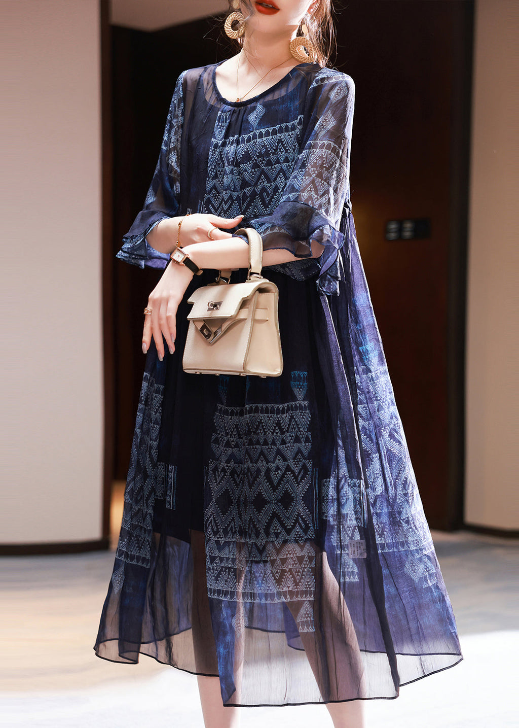 Well Tailored Dress with a Graceful Silhouette