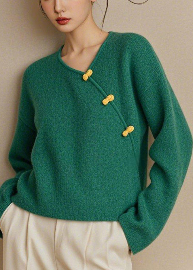 Classic Vintage Sweater with a Flattering Fit
