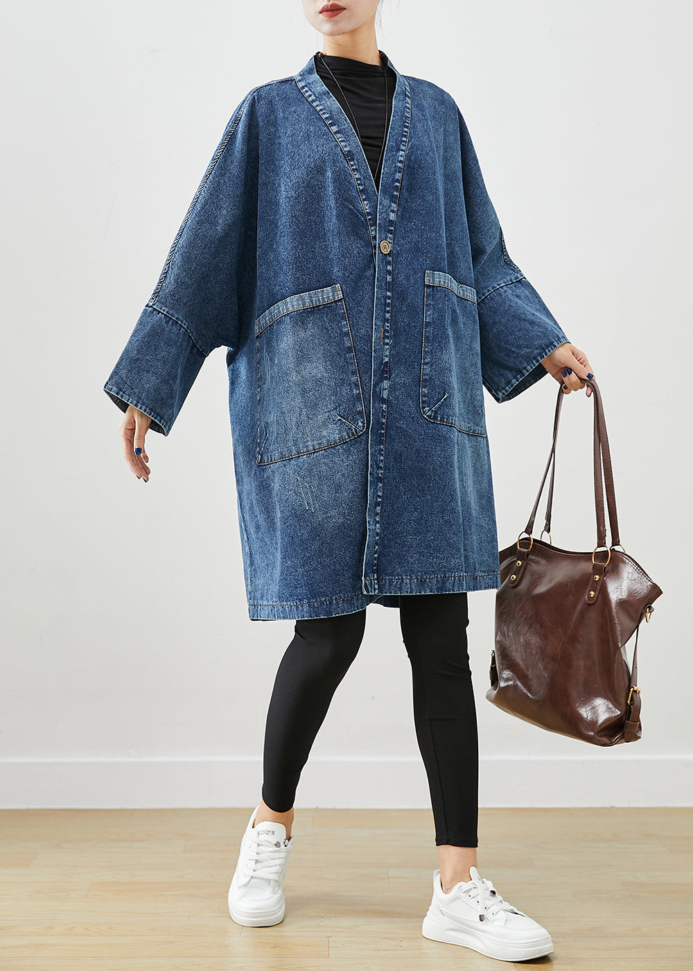 Well Tailored Coat with a Graceful Silhouette