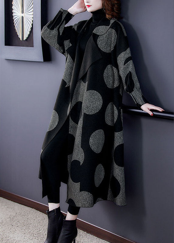 Well Tailored Coat with a Graceful Silhouette