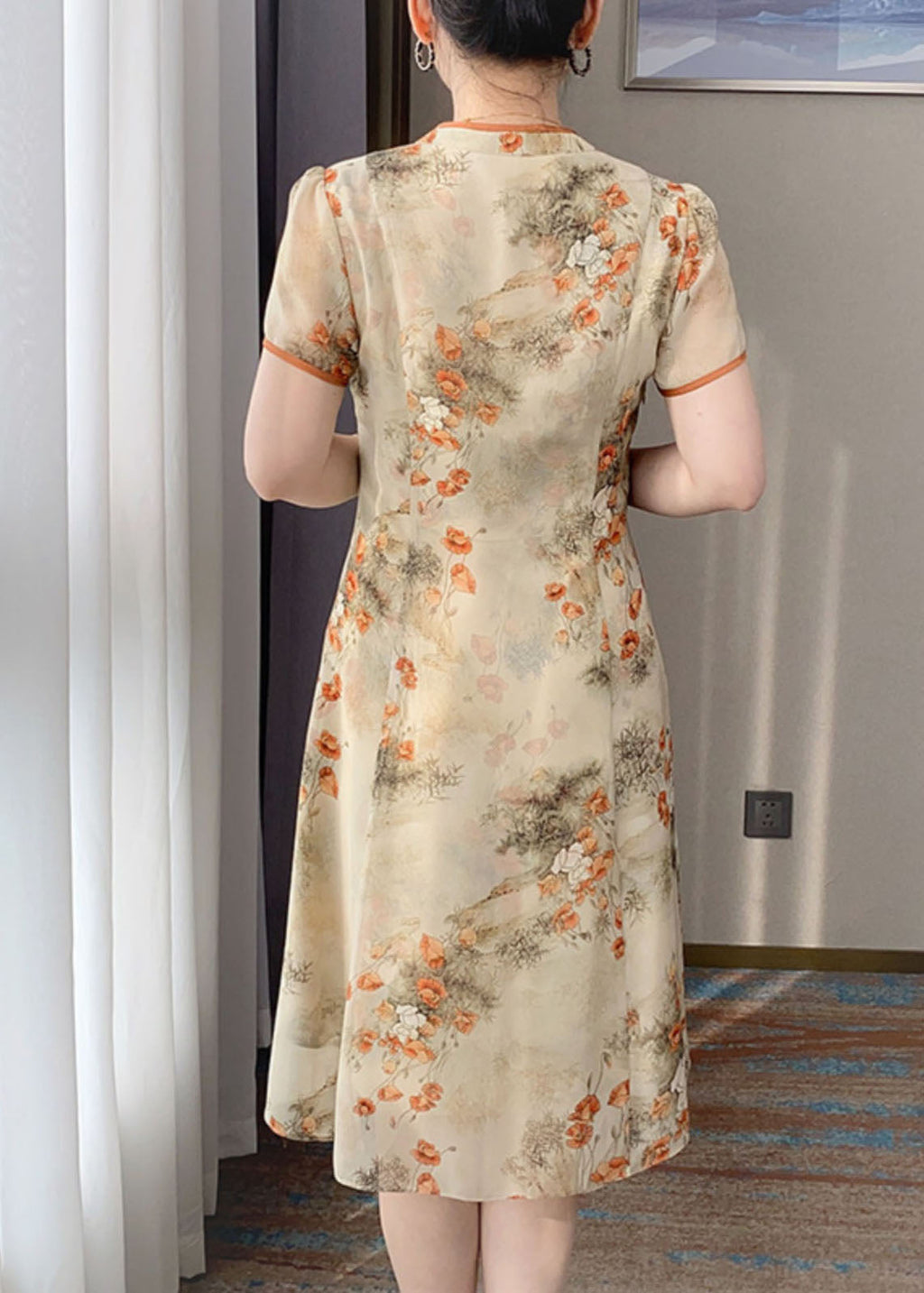 Well Tailored Dress with a Graceful Silhouette