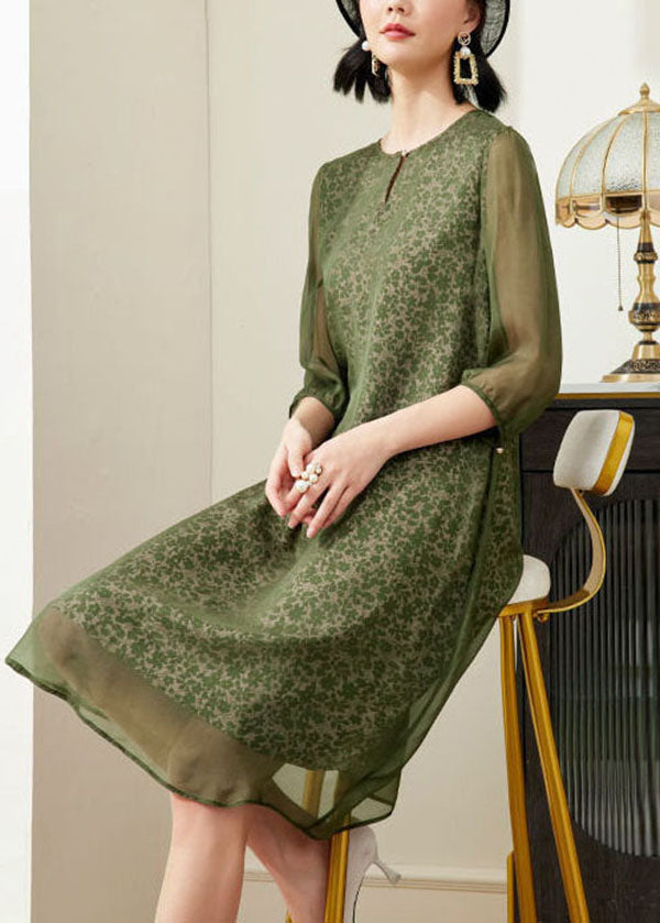 Well Tailored Dress with a Graceful Silhouette