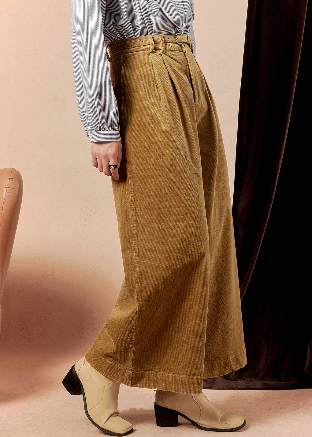 Sophisticated Pants with a Clean Classic Look