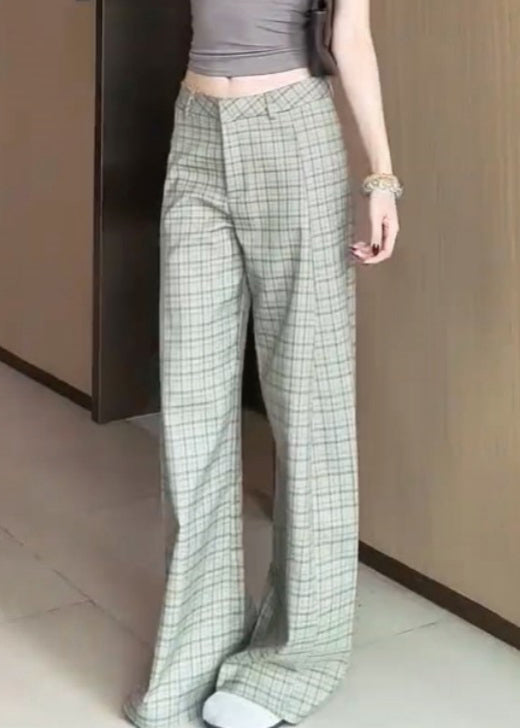 Effortlessly Elegant Pants with a Timeless Design