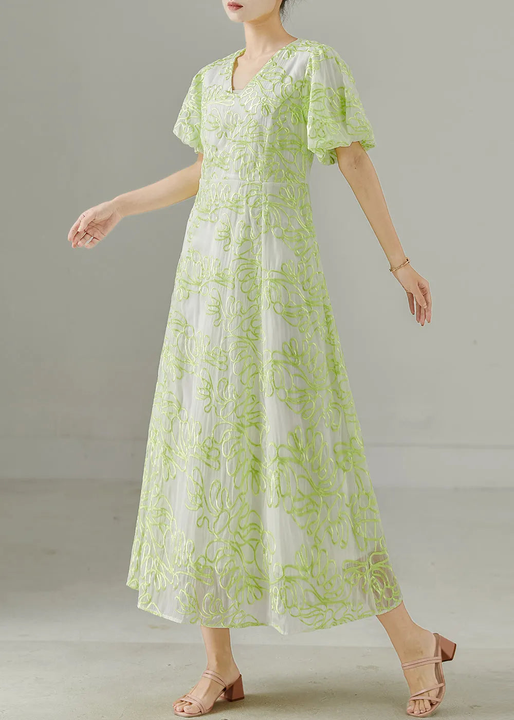Well Tailored Dress with a Graceful Silhouette