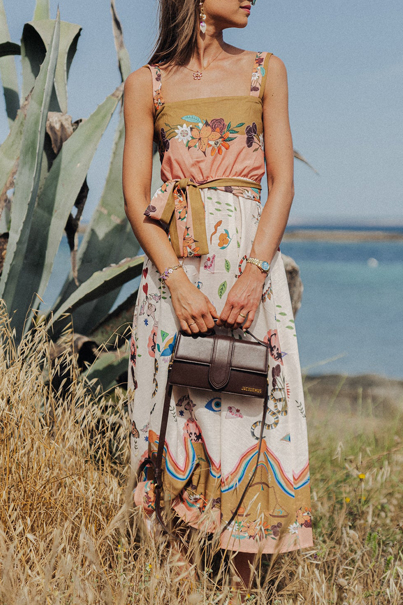 Beautifully Finished Dress in a Timeless Design