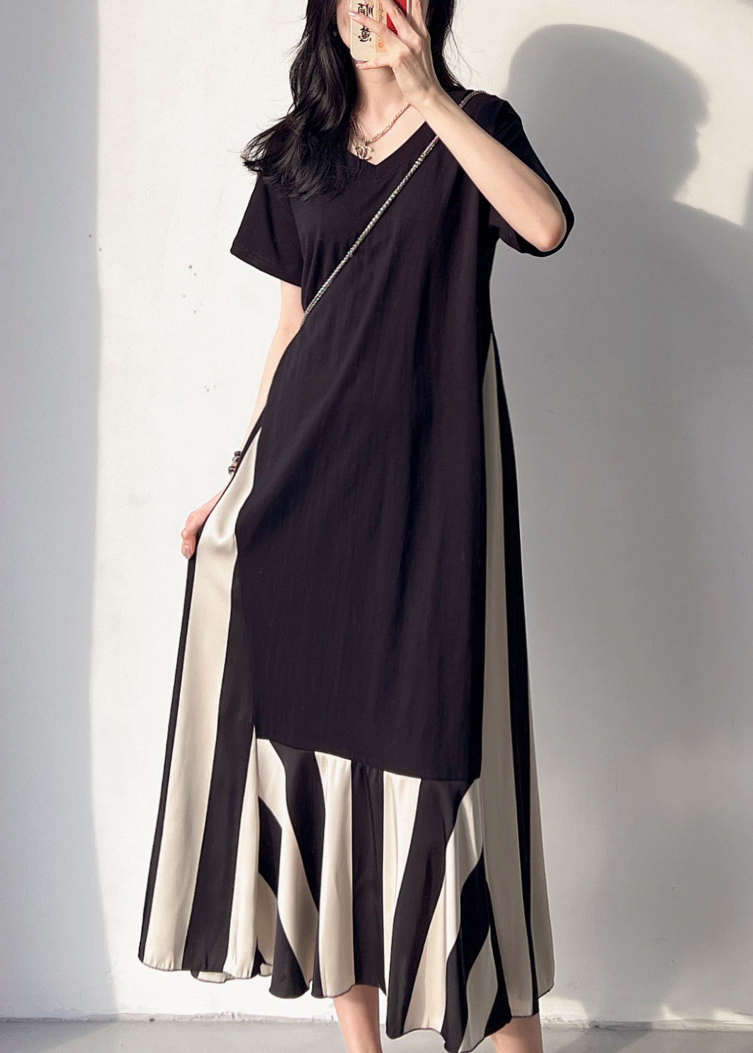 Effortlessly Elegant Dress with a Timeless Design
