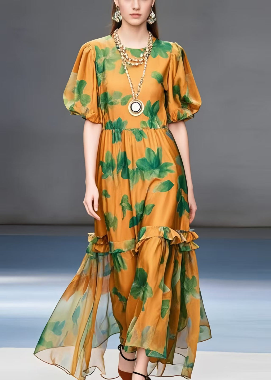 Beautifully Finished Dress in a Timeless Design