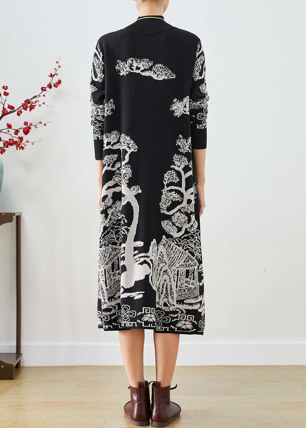 Effortlessly Elegant Sweater with a Timeless Design