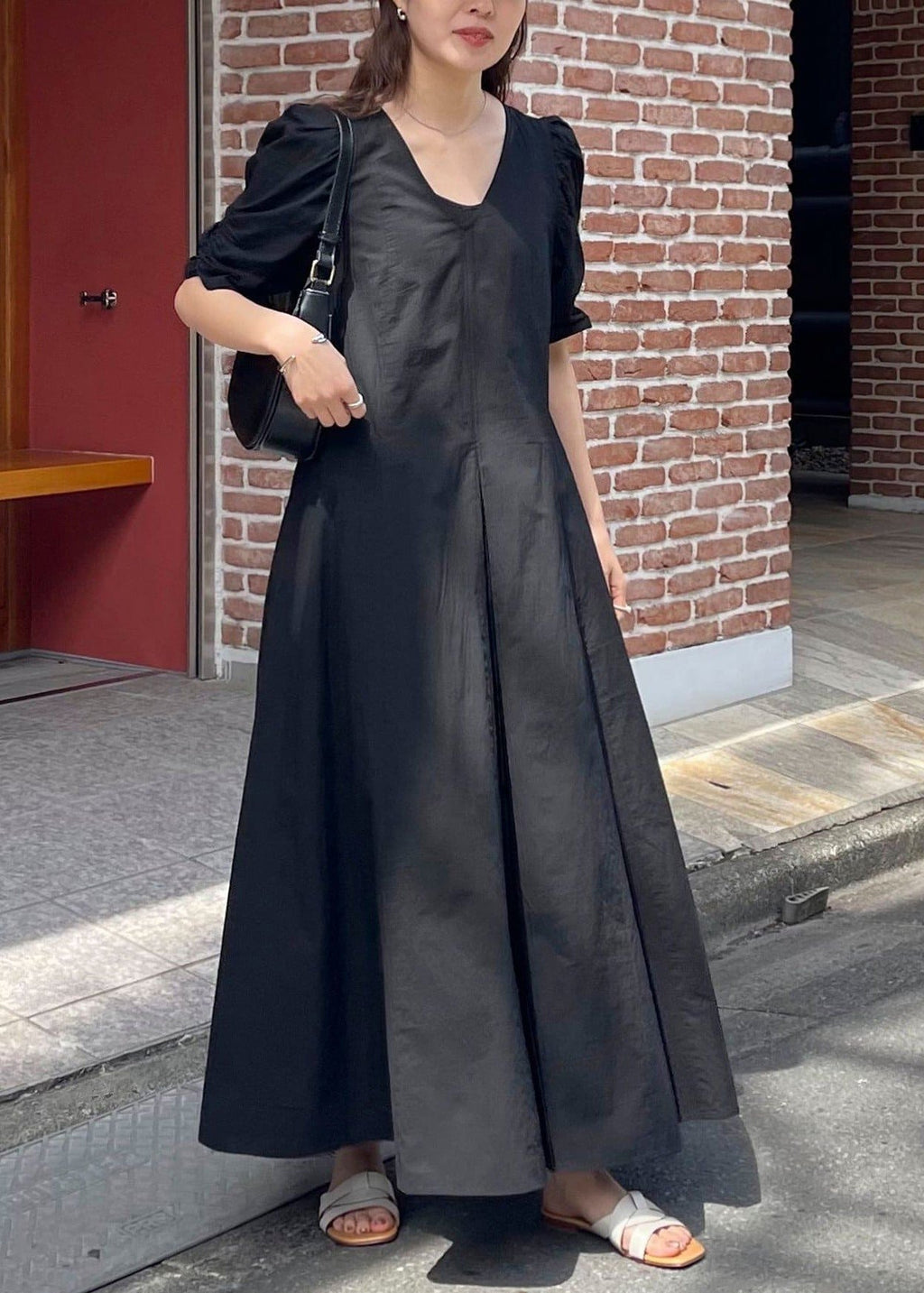 Well Tailored Dress with a Graceful Silhouette