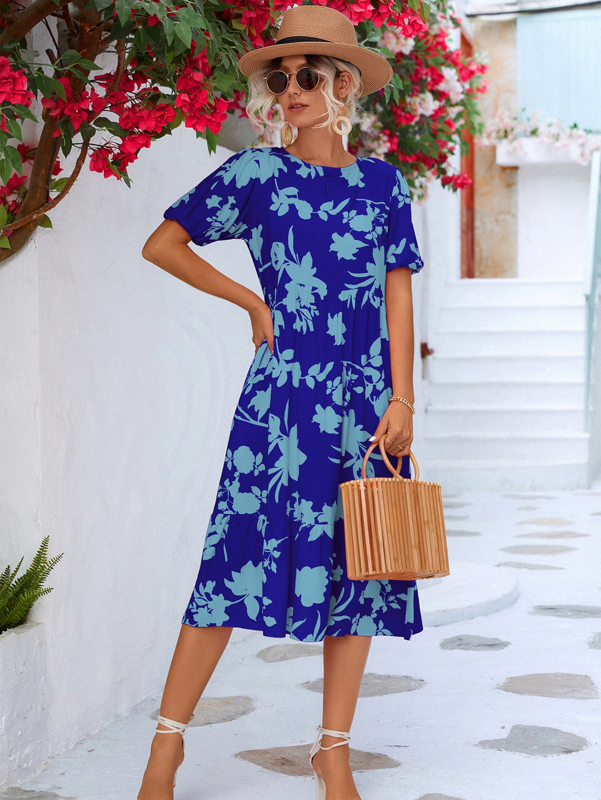 Effortlessly Elegant Dress with a Timeless Design