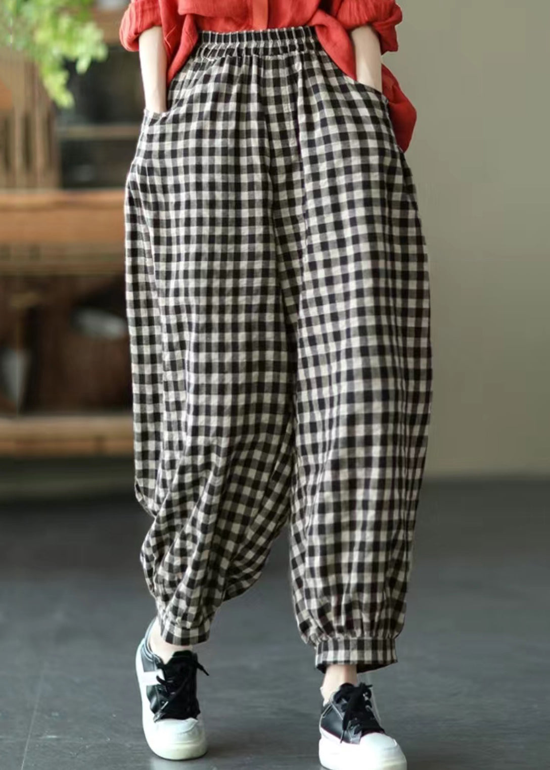 Well Tailored Pants with a Graceful Silhouette