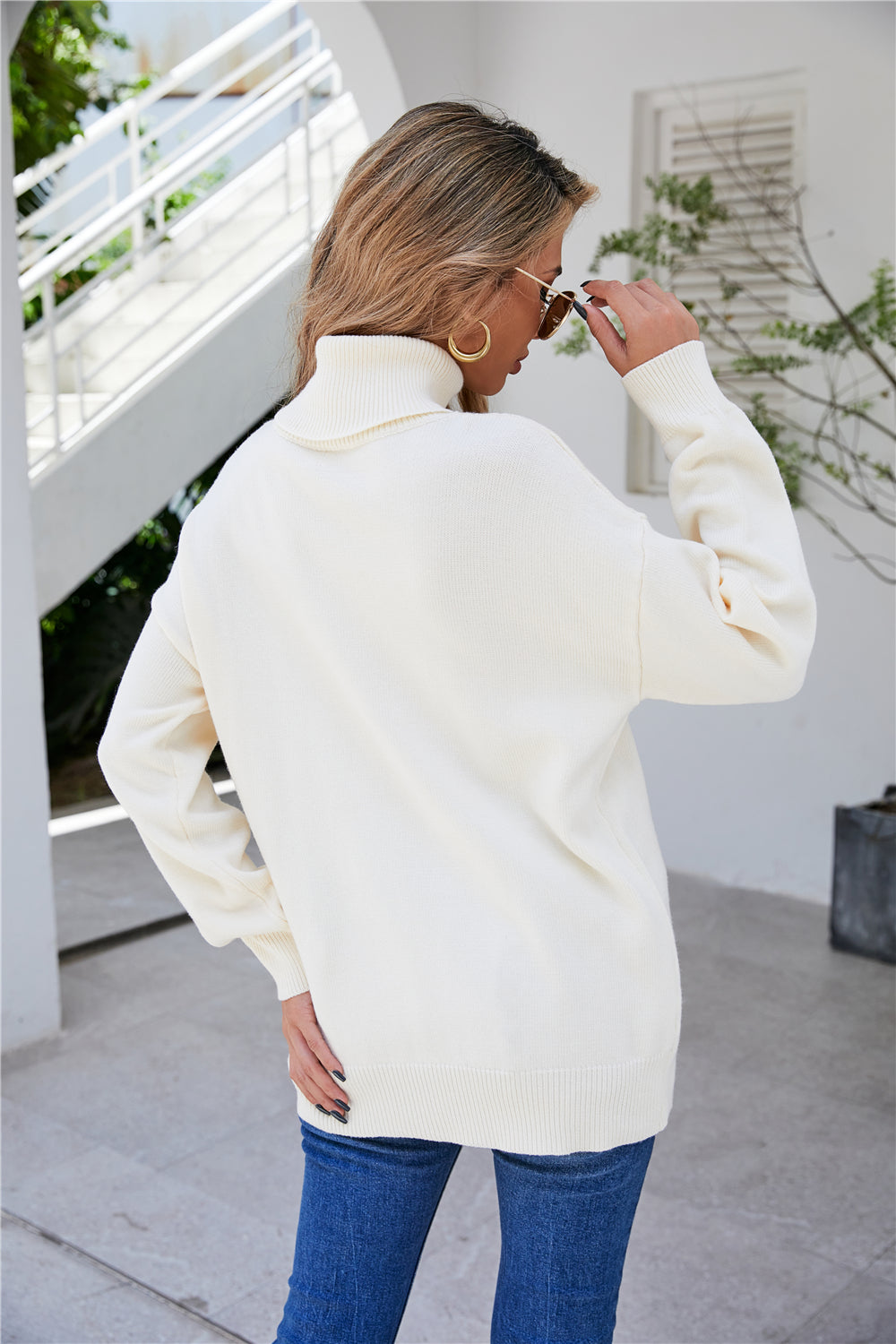 Well Tailored Sweater with a Graceful Silhouette