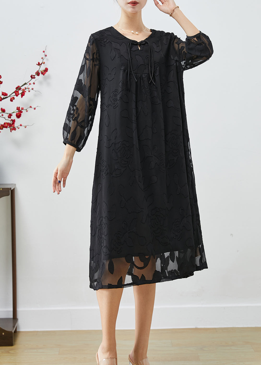 Effortlessly Elegant Dress with a Timeless Design