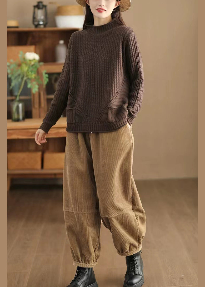 Effortlessly Elegant Pants with a Timeless Design