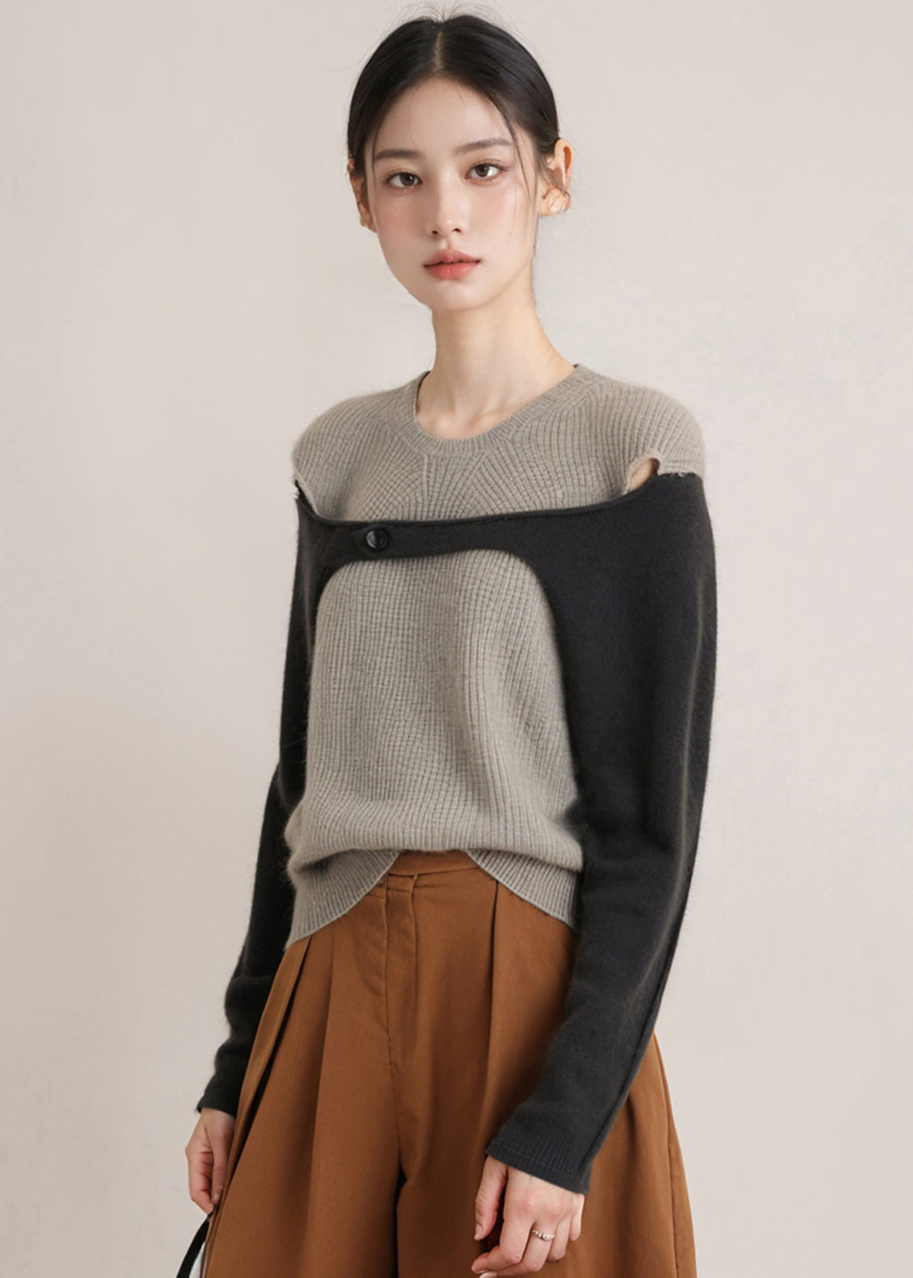 Well Tailored Top with a Graceful Silhouette
