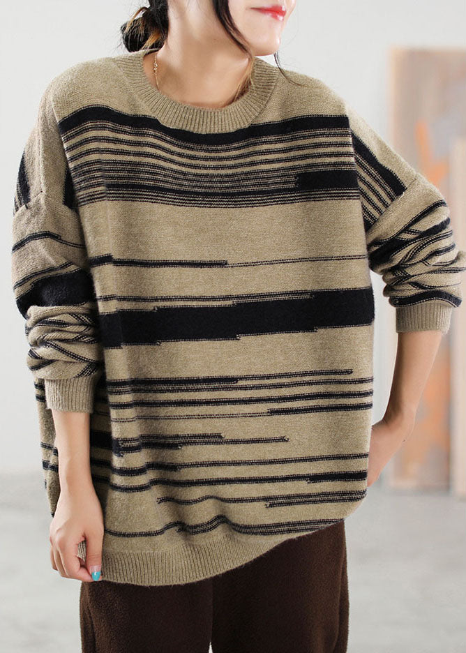 Well Tailored Sweater with a Graceful Silhouette