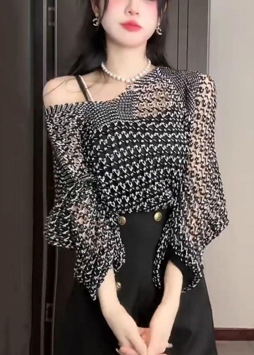 Well Tailored Sweater with a Graceful Silhouette