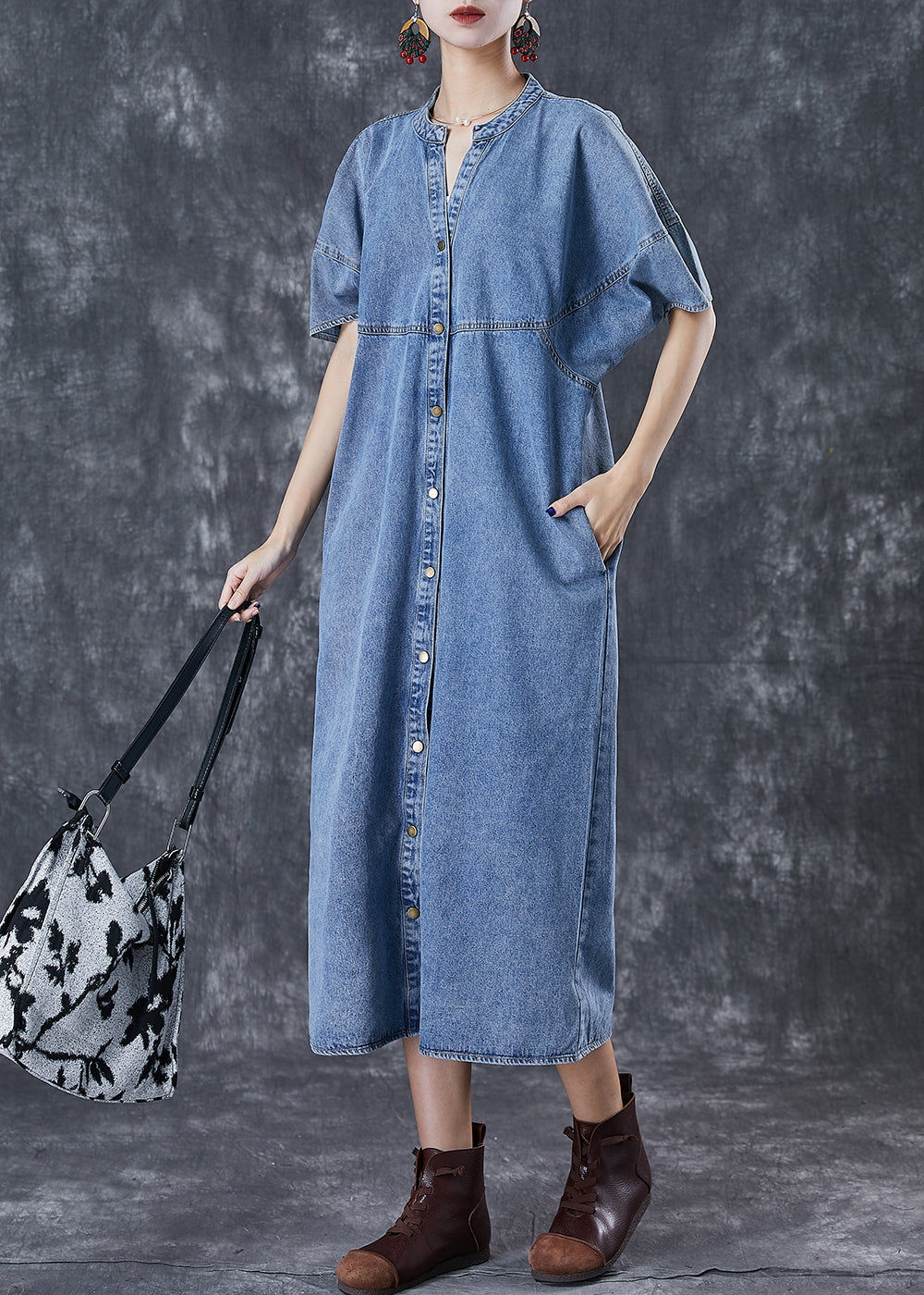 Beautifully Finished Dress in a Timeless Design