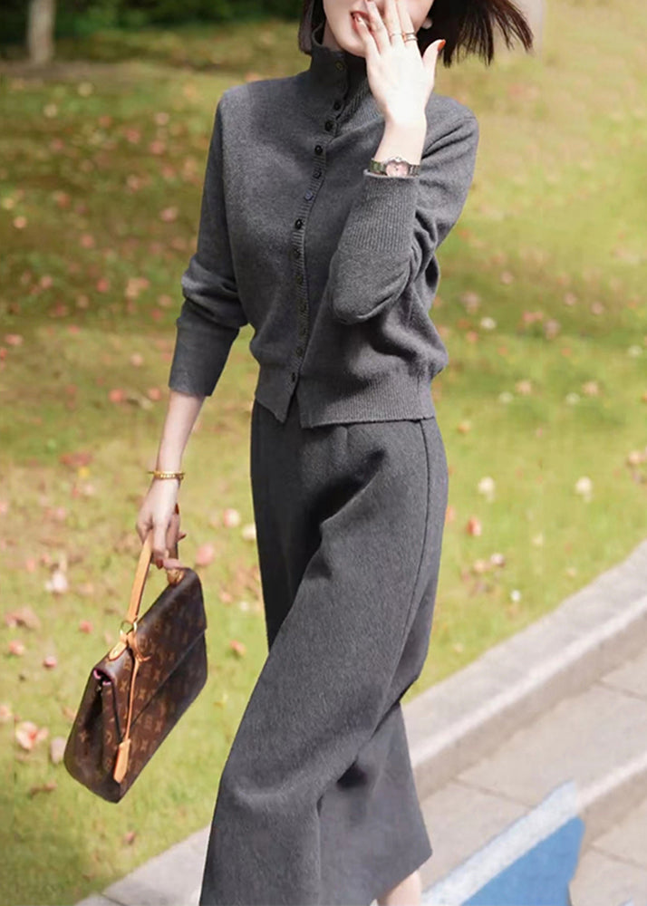 Effortlessly Elegant Cardigan with a Timeless Design