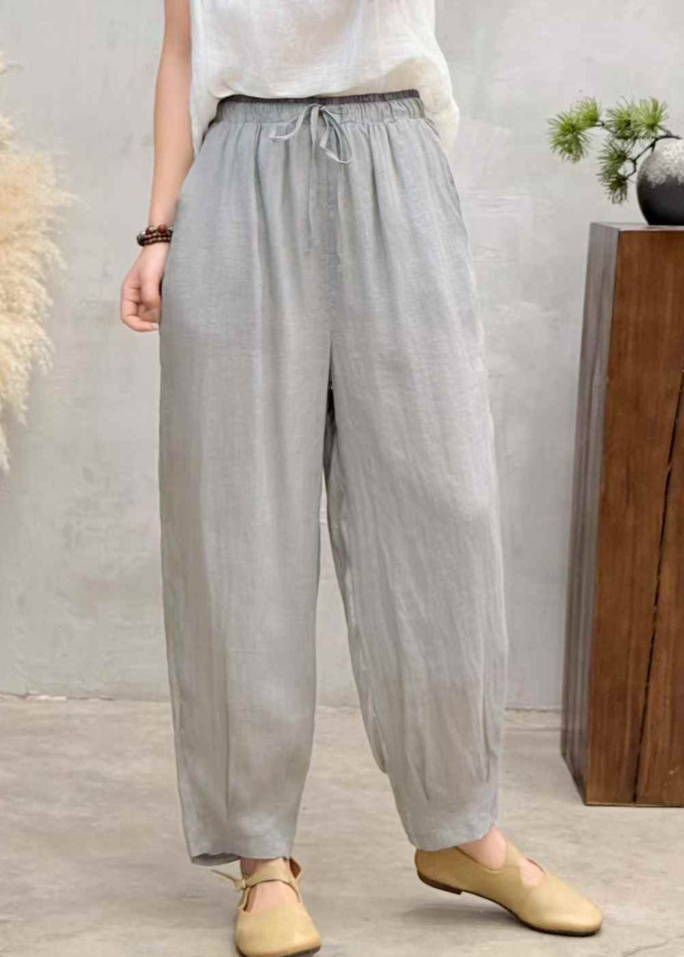 Effortlessly Elegant Trousers with a Timeless Design