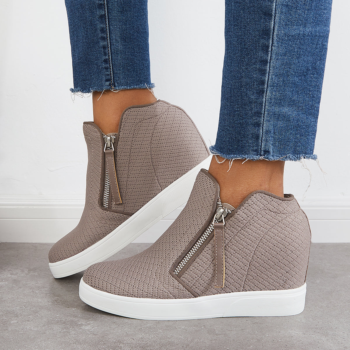Classic Orthopedic Sneakers with Timeless Style